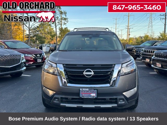 2023 Nissan Pathfinder Platinum — photo 2 of 23