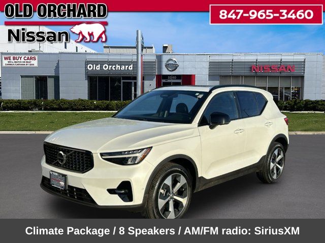 2025 Volvo XC40 B5 Plus Dark Theme