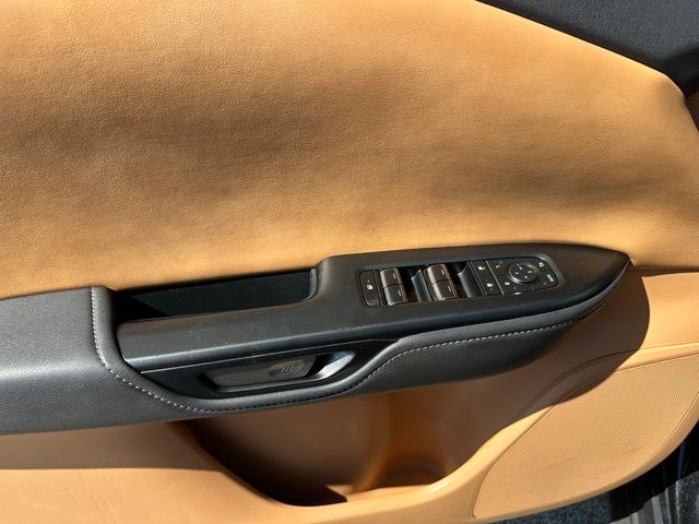 2023 LEXUS RZ 450e Premium — photo 22 of 32