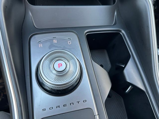 2025 Kia Sorento Plug-In Hybrid EX — photo 27 of 34