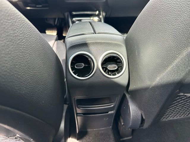 2023 Mercedes-Benz GLB GLB 35 AMG® — photo 17 of 27