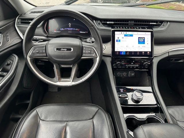 2023 Jeep Grand Cherokee L Limited — photo 14 of 26