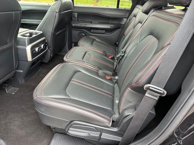 2022 Ford Expedition Limited — photo 18 of 34