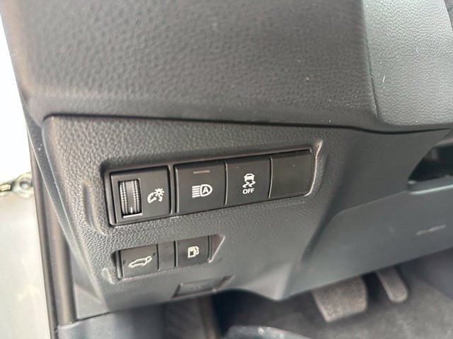 2023 Toyota Corolla Cross Hybrid XSE — photo 22 of 31