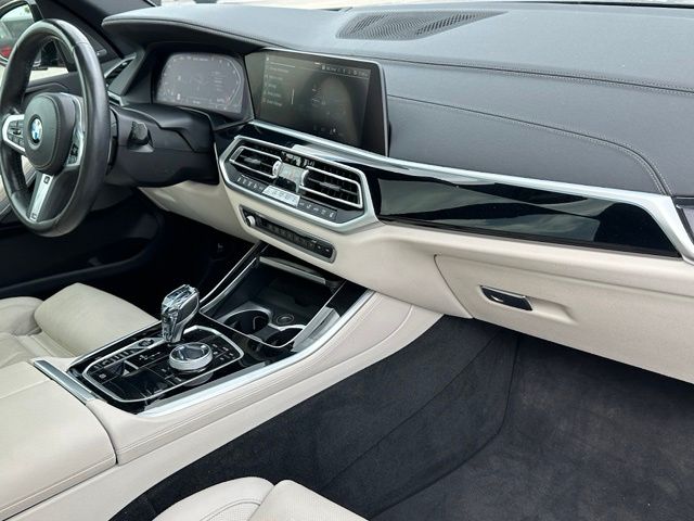 2022 BMW X5 M50i — photo 12 of 49