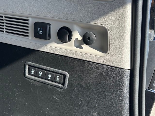 2022 Jeep Wagoneer Series III — photo 14 of 36