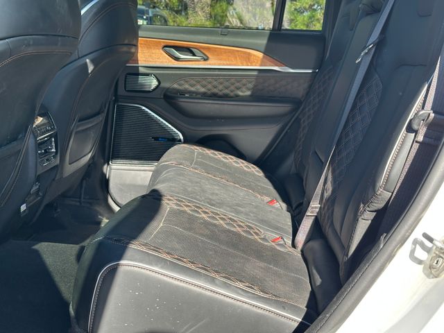 2022 Jeep Grand Cherokee Summit Reserve — photo 14 of 31