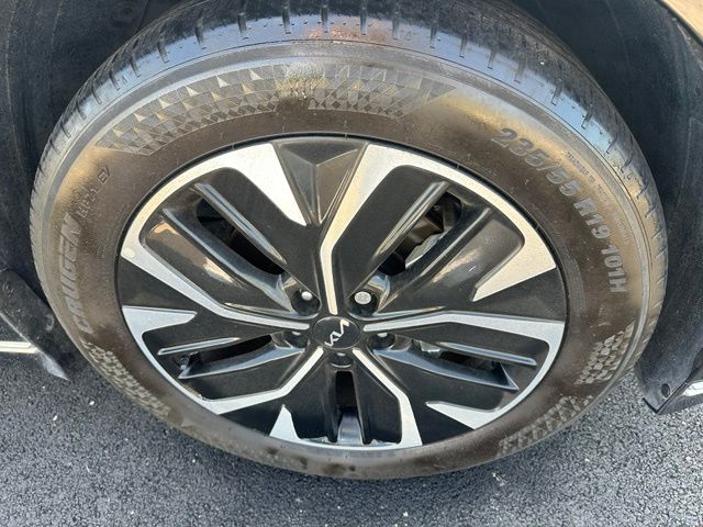 2023 Kia EV6 Wind — photo 8 of 33