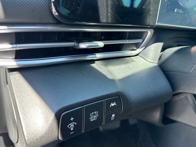 2023 Hyundai Elantra Hybrid Limited — photo 18 of 25