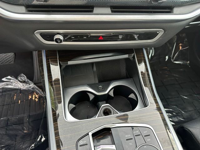 2024 BMW X7 xDrive40i — photo 29 of 34