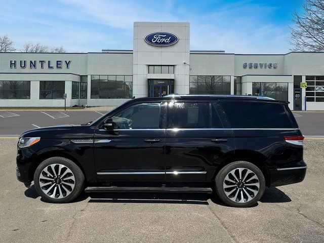 2022 Lincoln Navigator Reserve — photo 7 of 38
