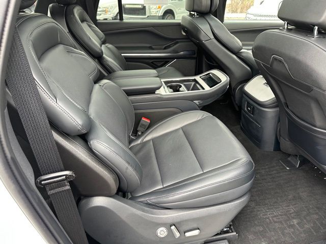 2025 Lincoln Navigator L Reserve — photo 11 of 41