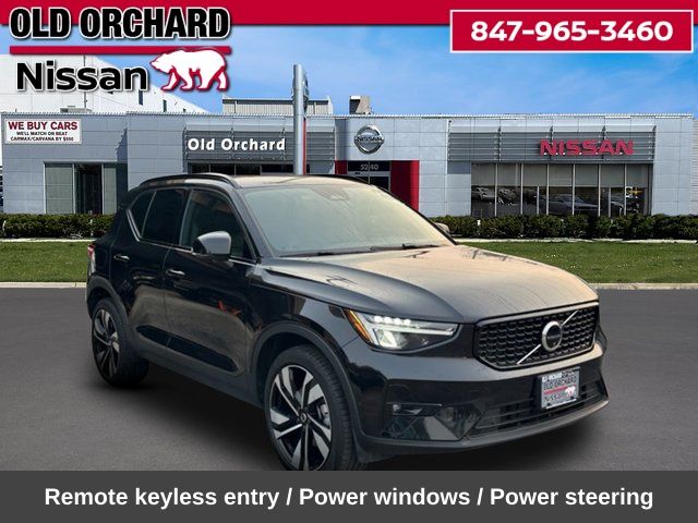 2025 Volvo XC40 B5 Plus Dark Theme — photo 5 of 22