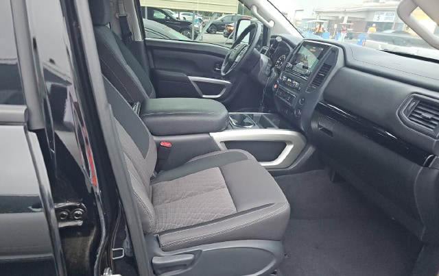 2024 Nissan Titan SV — photo 7 of 9