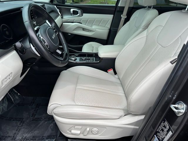 2023 Kia Sorento Hybrid EX — photo 23 of 37