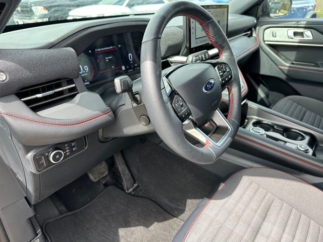 2025 Ford Explorer ST-Line — photo 20 of 31