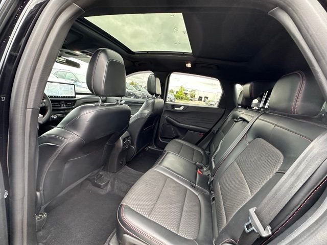 2023 Ford Escape ST-Line Select — photo 16 of 33