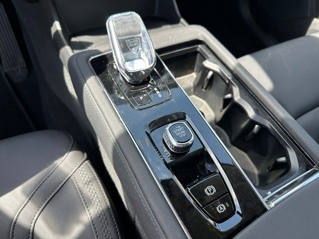 2025 Volvo XC90 B6 Plus 7-Seater — photo 24 of 49