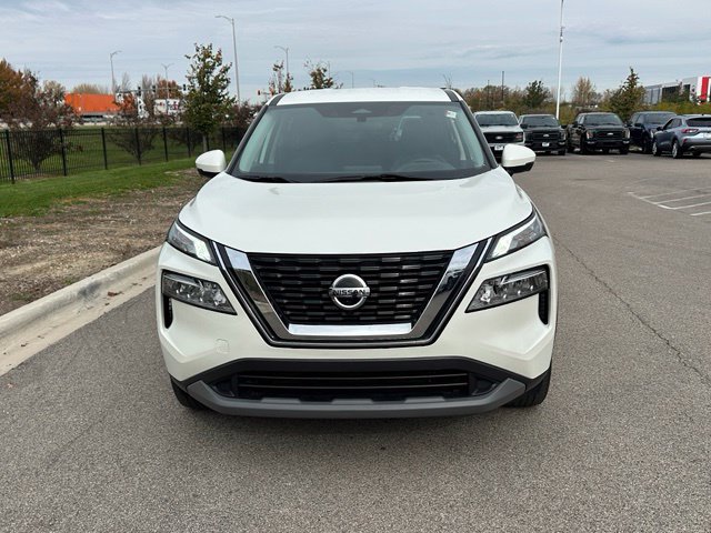 2021 Nissan Rogue SV — photo 2 of 26