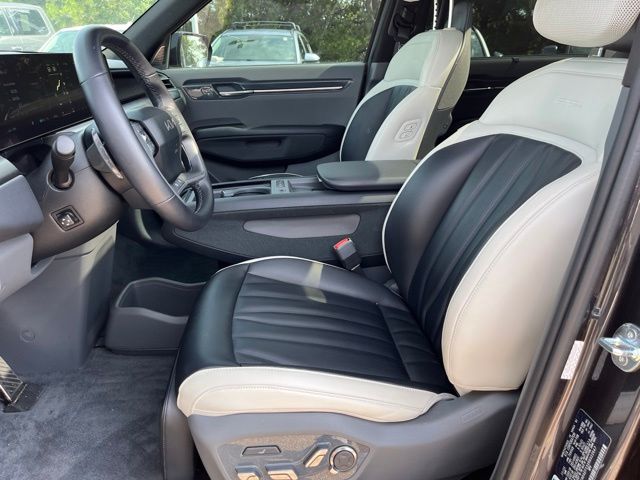 2024 Kia EV9 GT-Line — photo 24 of 44