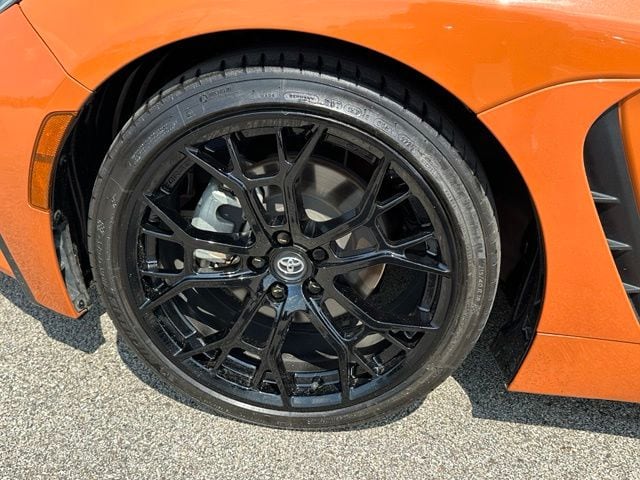 2023 Toyota GR86 10th Anniversary Special Edition — photo 8 of 28