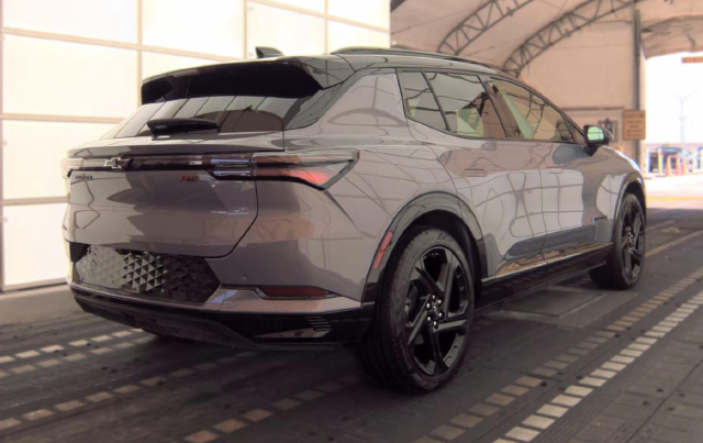 2024 Chevrolet Equinox EV RS — photo 3 of 9