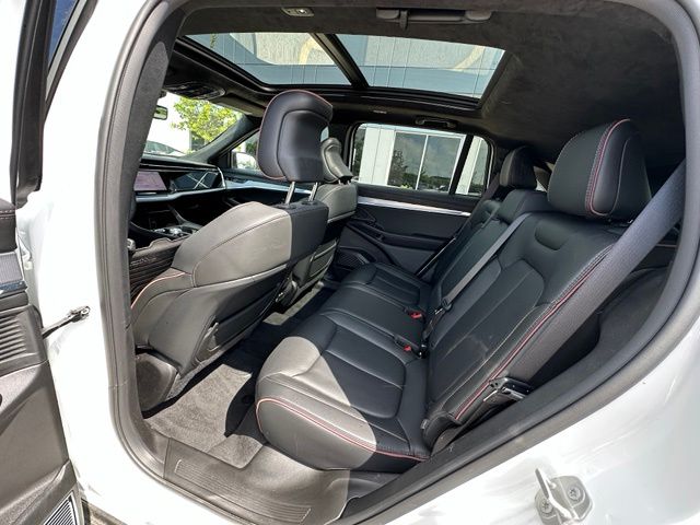 2024 Jeep Wagoneer S Launch Edition — photo 15 of 34