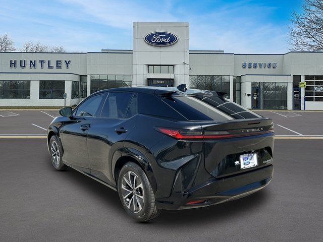 2023 LEXUS RZ 450e Premium — photo 6 of 32