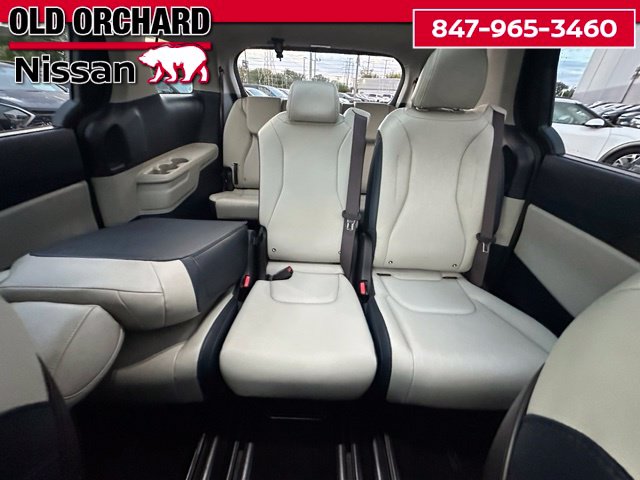 2025 Kia Carnival SX — photo 13 of 24