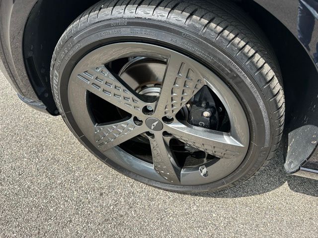 2025 Genesis GV70 2.5T — photo 8 of 43