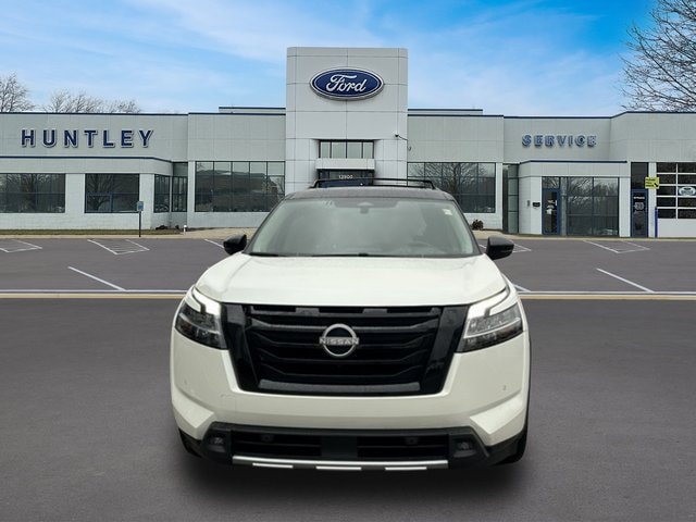 2024 Nissan Pathfinder Platinum — photo 3 of 36