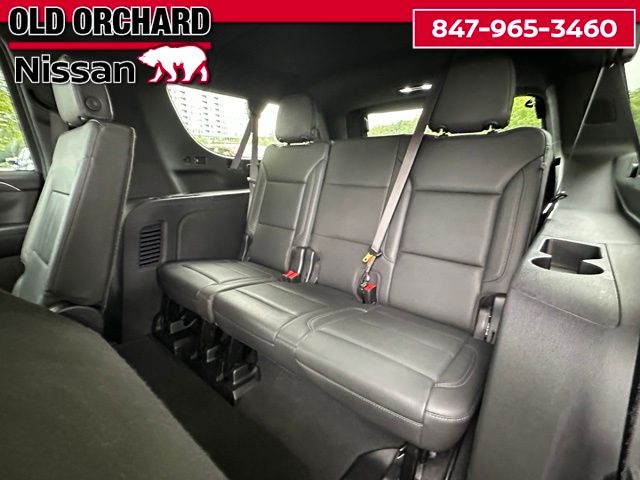 2022 Chevrolet Suburban LT — photo 15 of 23