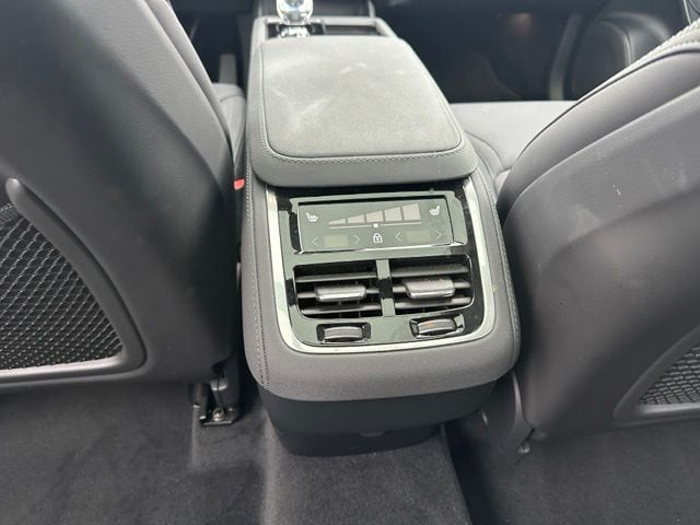 2025 Volvo XC90 B6 Plus 7-Seater — photo 39 of 49