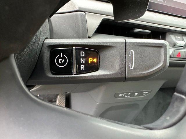2024 Kia EV9 Wind — photo 33 of 44