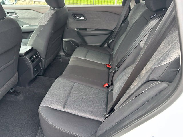 2021 Nissan Rogue SV — photo 12 of 26