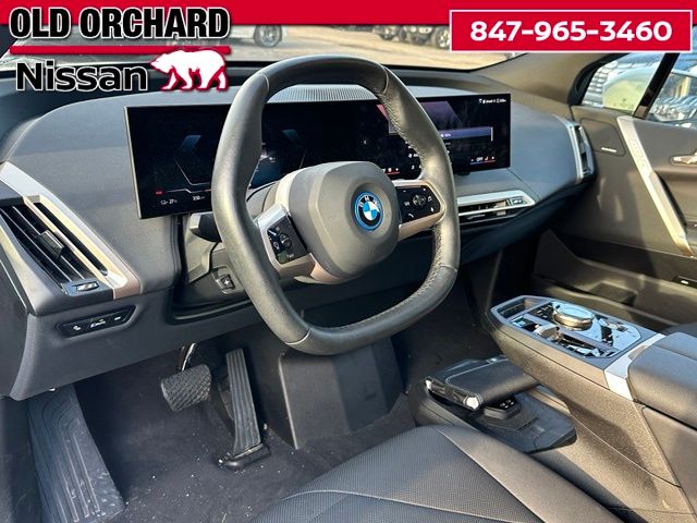 2025 BMW iX xDrive50 — photo 18 of 23