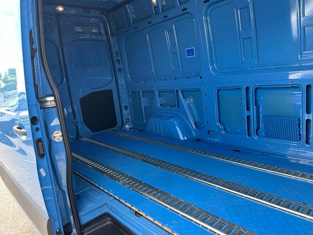 2024 Mercedes-Benz Sprinter 2500 Crew 144 WB — photo 9 of 23