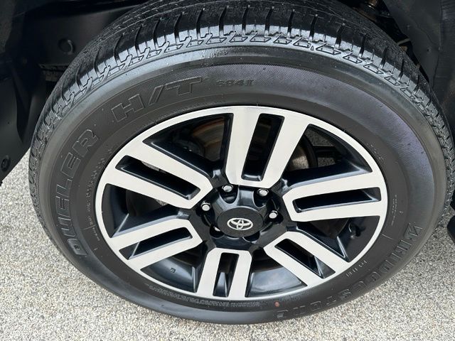 2022 Toyota 4Runner Limited — photo 8 of 31