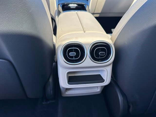 2024 Mercedes-Benz GLC GLC 300 — photo 18 of 31