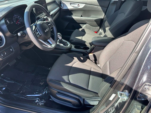2023 Kia Forte LXS — photo 17 of 30