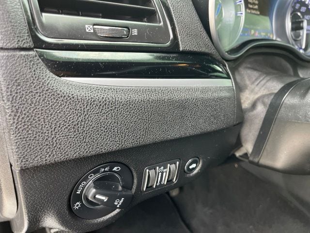 2021 Chrysler 300 S — photo 18 of 26