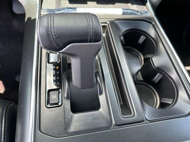 2021 Ford F-150 Raptor — photo 19 of 33