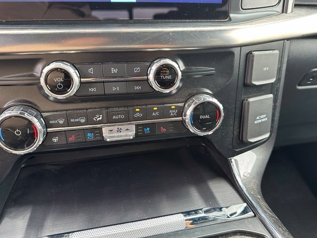 2023 Ford F-150 Lariat — photo 17 of 27