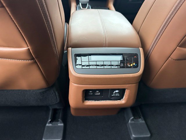 2024 Nissan Pathfinder Platinum — photo 21 of 36