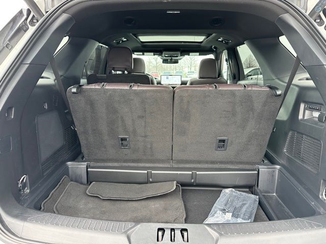 2025 Ford Explorer Platinum — photo 9 of 34