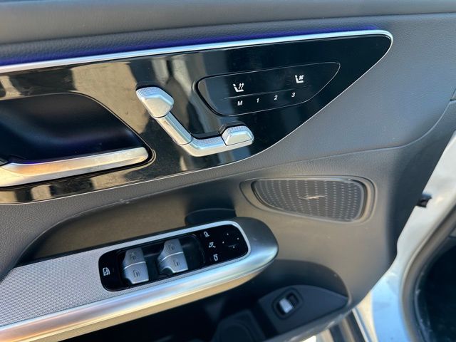 2025 Mercedes-Benz GLC GLC 300 — photo 22 of 30