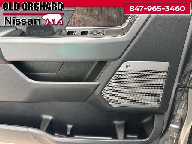 2023 Ford F-150 Lightning Lariat — photo 12 of 24