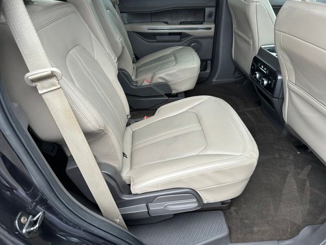 2021 Ford Expedition Limited — photo 10 of 38