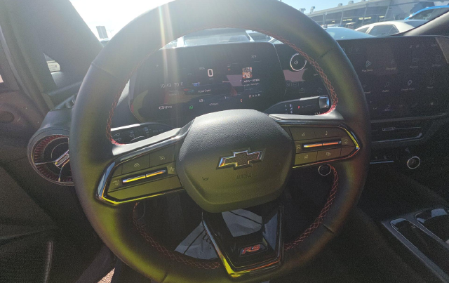2024 Chevrolet Equinox EV RS — photo 7 of 9