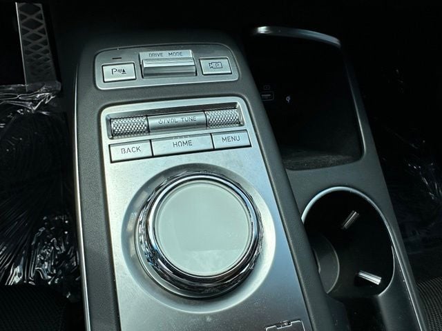 2025 Genesis GV70 2.5T — photo 27 of 43